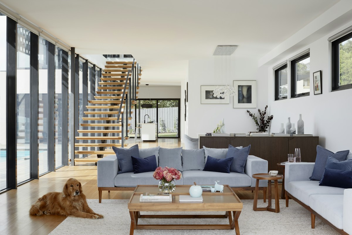 Light-filled living space with natural materials